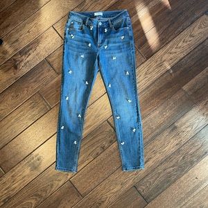 Kenzie stretch denim jeans. straight leg. pearl details.